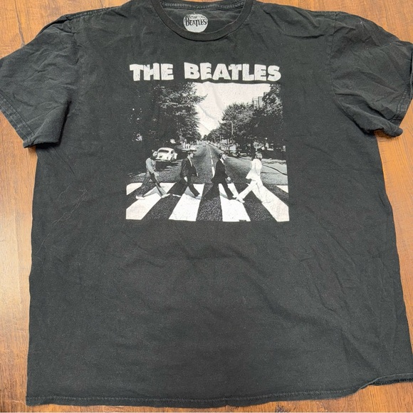 The Beatles Black & White Abbey Road Graphic T-shirt - Picture 2 of 6